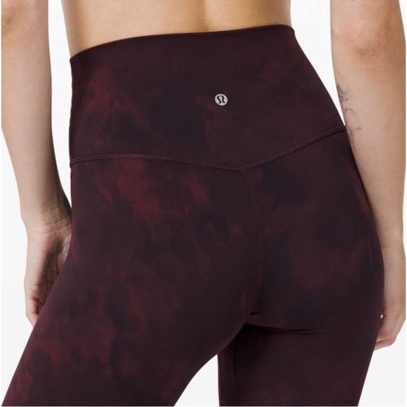 Lululemon black and red diamond dye like new - Picture 5 of 5